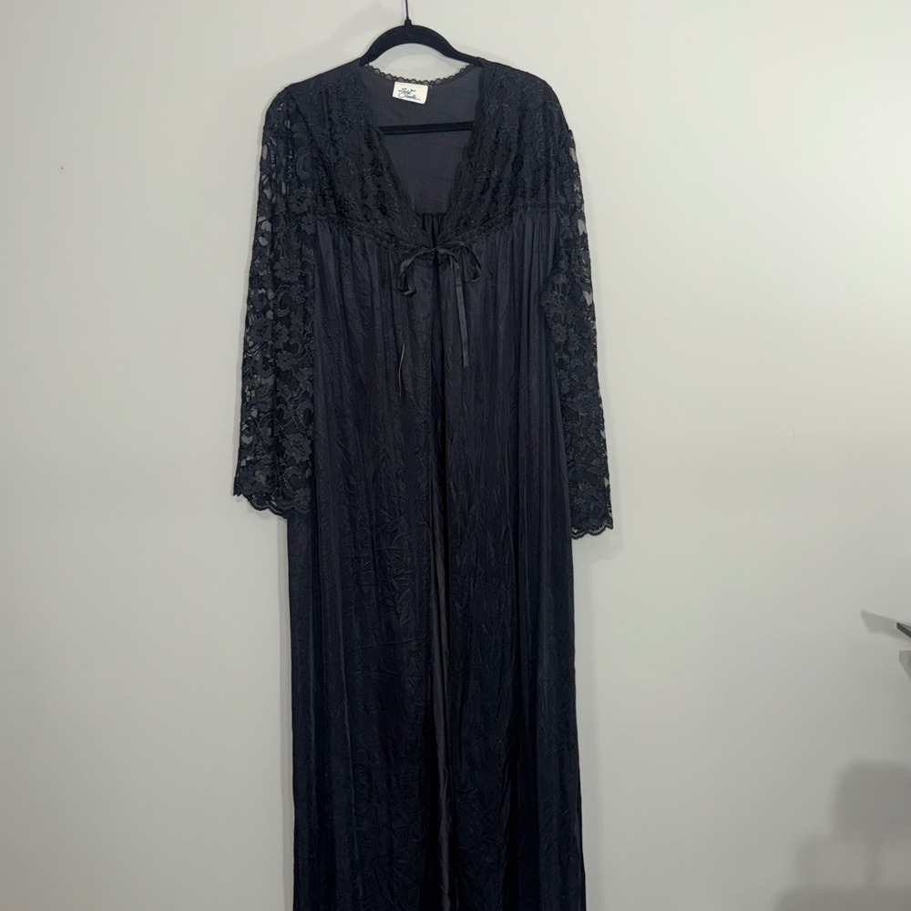 Vintage Women's Lady Camille Black Lace Trim Long Sleeve Peignoir Nightgown Robe